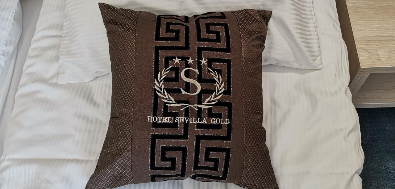 Hotel Sevilla Gold Leczeszyce ภายนอก รูปภาพ